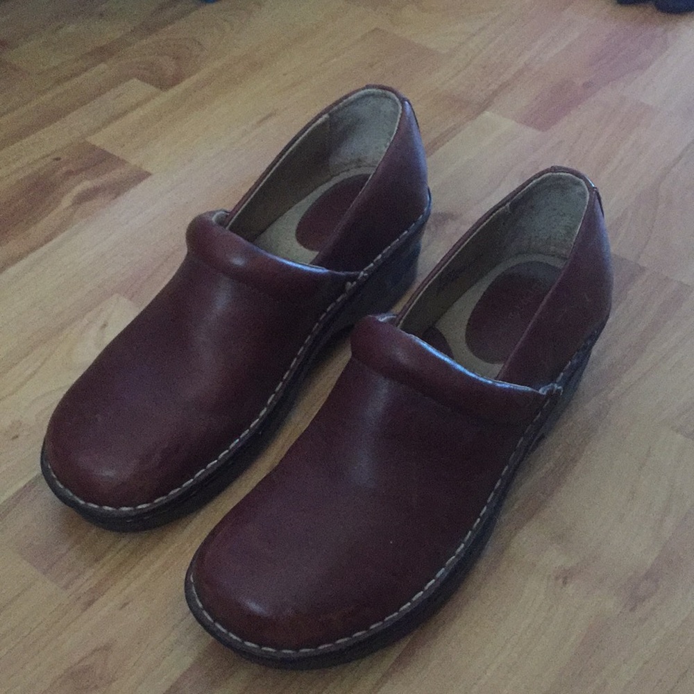High Sierra Clogs